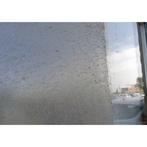 Płyn Tenzi do mycia okien z powłoką utrudniającą osadzanie brudu